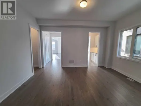 Aurora, ON L4G 3Z1,152 Sikura CIR