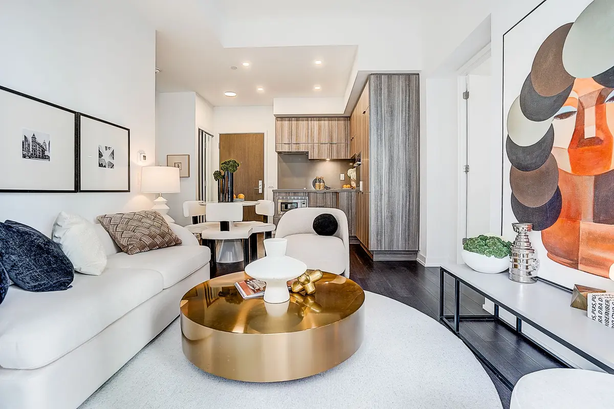 Toronto C10, ON M4P 1P9,39 Roehampton AVE #3007