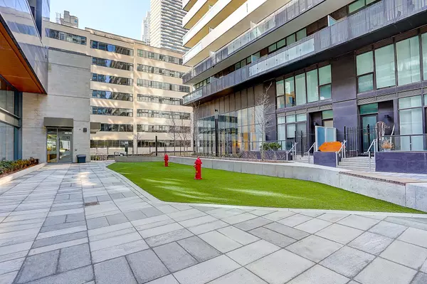 Toronto C10, ON M4P 1P9,39 Roehampton AVE #3007