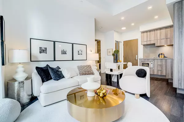 Toronto C10, ON M4P 1P9,39 Roehampton AVE #3007