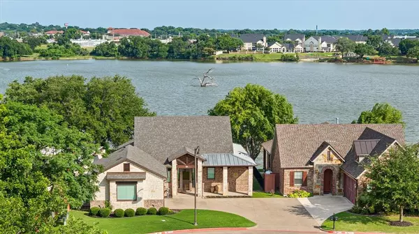 914 Waterpoint Court E, Granbury, TX 76048