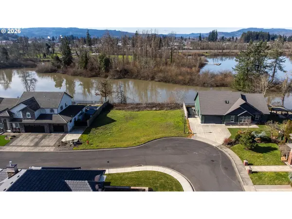 395 IRONWOOD LOOP, Creswell, OR 97426