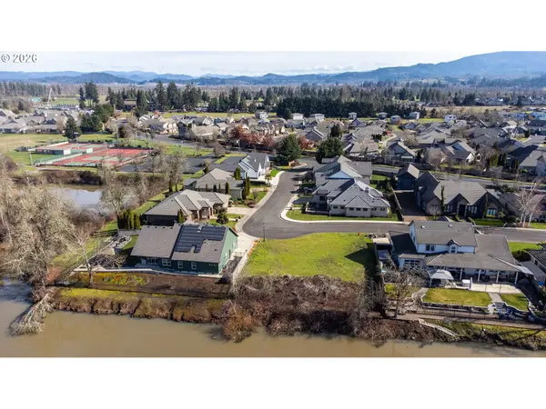 395 IRONWOOD LOOP, Creswell, OR 97426