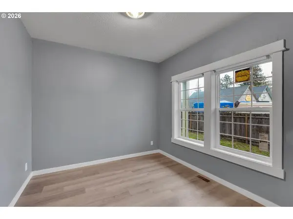 818 S BRIDGE ST, Sheridan, OR 97378