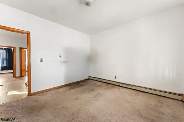 22 Arthur St, Clifton City, NJ 07011