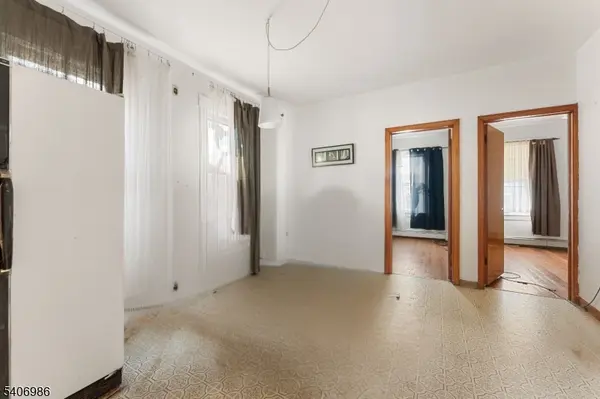 22 Arthur St, Clifton City, NJ 07011