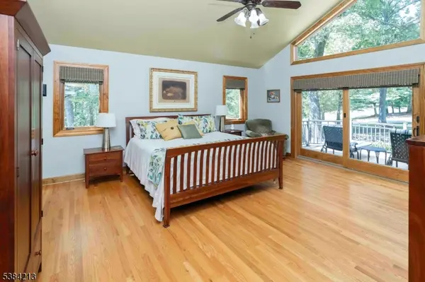 1 Fawn Ridge Rd, Clinton Twp., NJ 08833