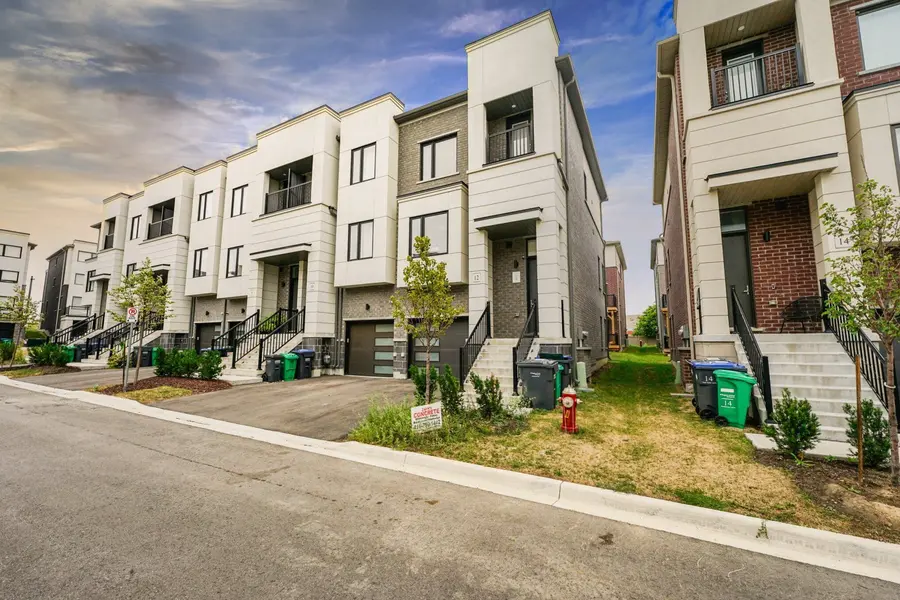 12 Heathrow LN, Caledon, ON L7E 4M4