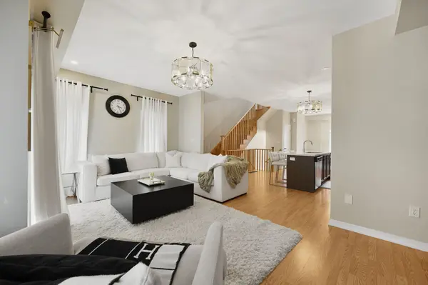 12 Heathrow LN, Caledon, ON L7E 4M4