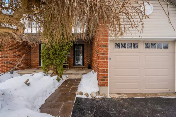 Cambridge, ON N1T 1Z8,84 Wood Grove CRES