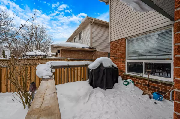 Cambridge, ON N1T 1Z8,84 Wood Grove CRES
