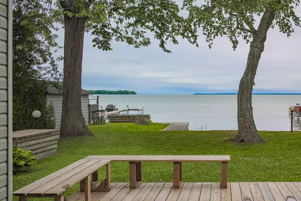 Georgina, ON L0E 1N0,128 Moores Beach RD