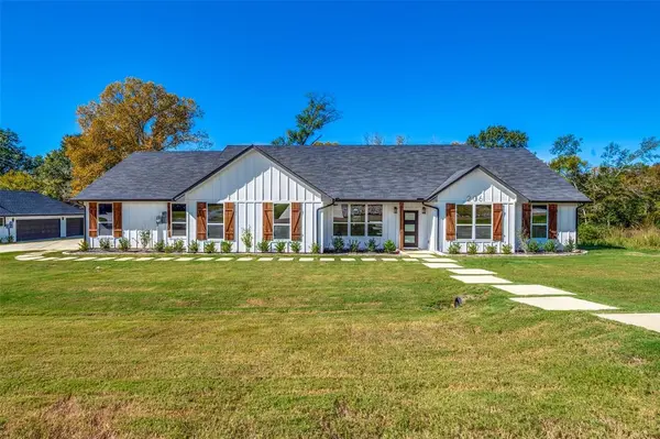 206 Splitrail Drive, Mabank, TX 75143