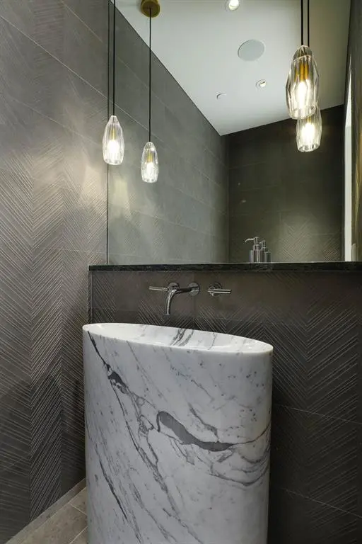 Dallas, TX 75201,1747 Leonard Street #1102