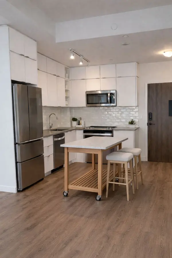 100 Eagle Rock WAY #LPH 1103, Vaughan, ON L6A 5A7