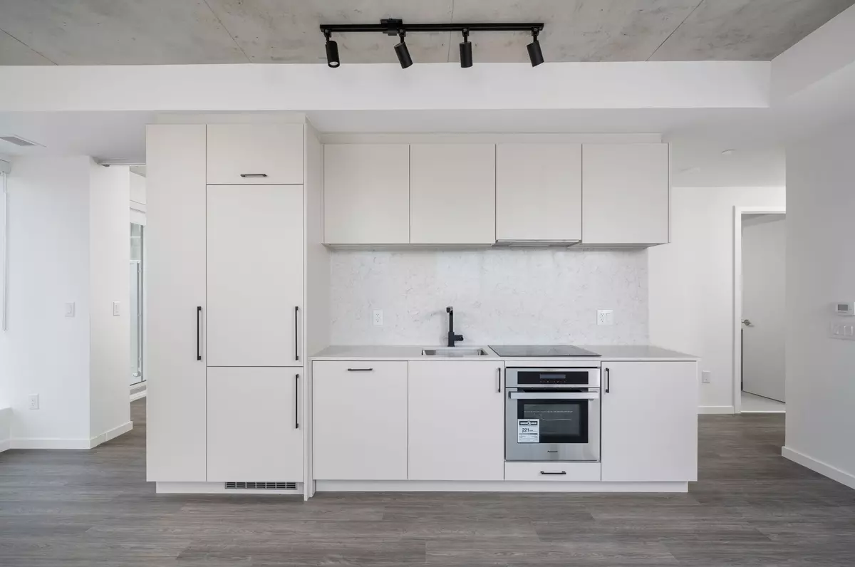 Toronto W07, ON M8Y 0C8,689 The Queensway N/A #428