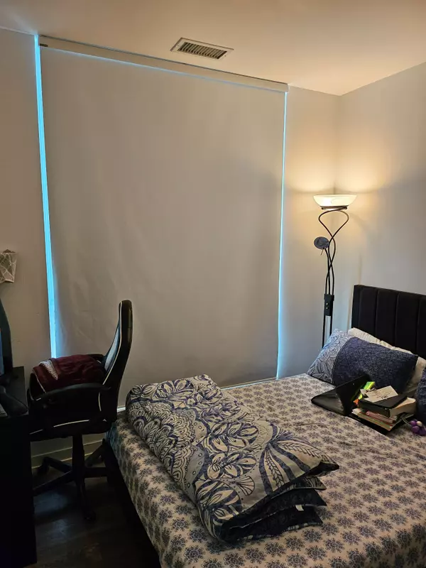 950 Portage Pkwy #4502, Vaughan, ON L4K 0J7