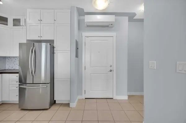 35 Inglewood PARK SE #305, Calgary, AB T2G 1B5