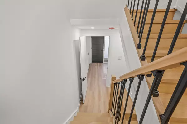 Toronto C02, ON M5R 3C9,340 Albany AVE