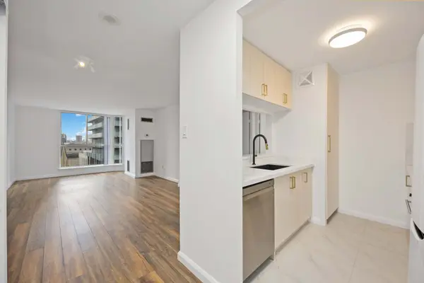 Toronto C01, ON M5S 3A3,1055 Bay ST #712