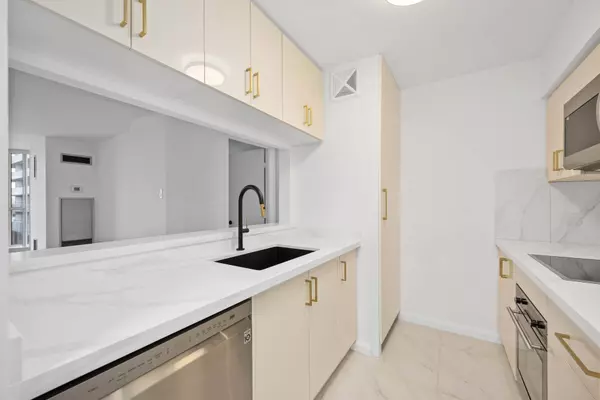 Toronto C01, ON M5S 3A3,1055 Bay ST #712