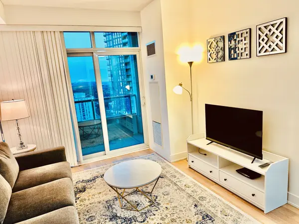 Toronto C08, ON M4Y 2J3,120 Homewood AVE #1905