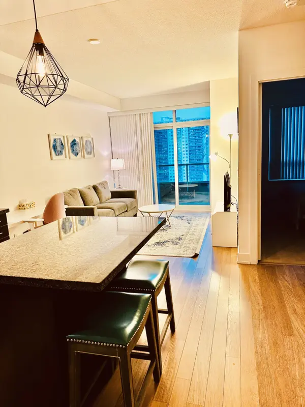 Toronto C08, ON M4Y 2J3,120 Homewood AVE #1905