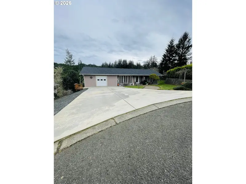 922 FERN PL, Reedsport, OR 97467