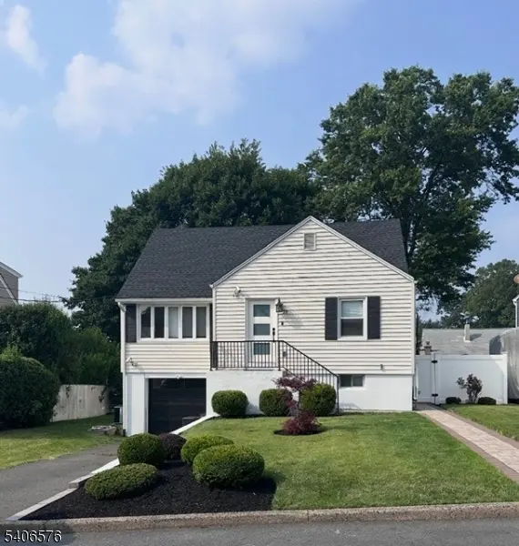 29 Grandview Dr, Woodland Park, NJ 07424