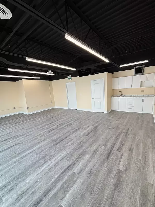 Guelph, ON N1C 0A1,587 Hanlon Creek BLVD #18 Upper Level