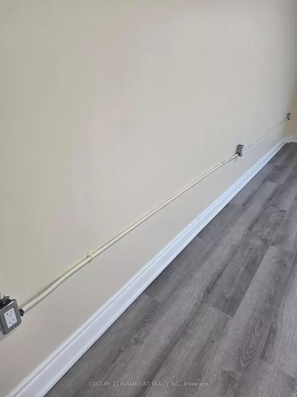 Guelph, ON N1C 0A1,587 Hanlon Creek BLVD #18 Upper Level