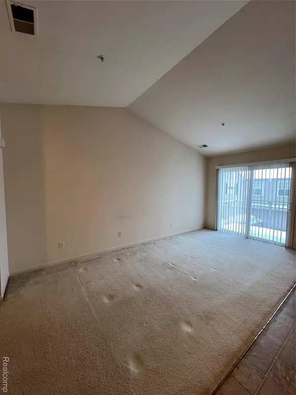 316 N WIXOM RD #33, Wixom, MI 48393