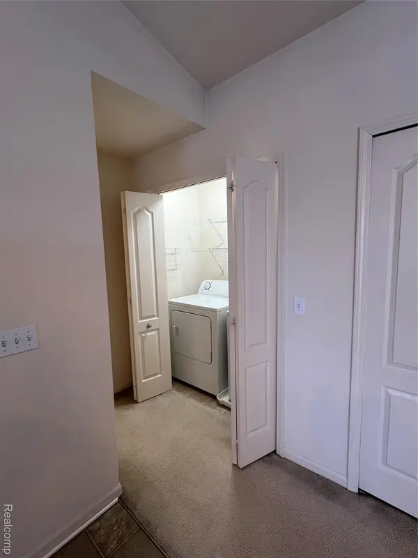 316 N WIXOM RD #33, Wixom, MI 48393