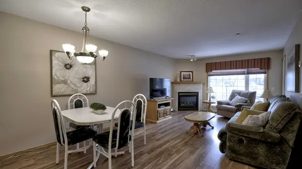 728 Country Hills RD NW #211, Calgary, AB T3K 5K8