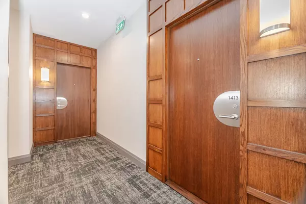 Toronto W06, ON M8V 4G2,2083 Lake Shore BLVD W #1413