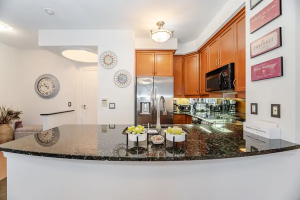 2083 Lake Shore BLVD W #1413, Toronto W06, ON M8V 4G2