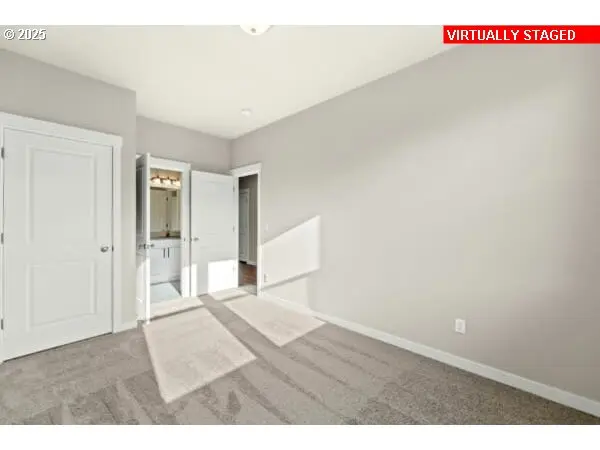 10536 SE HERITAGE RD, Happy Valley, OR 97086