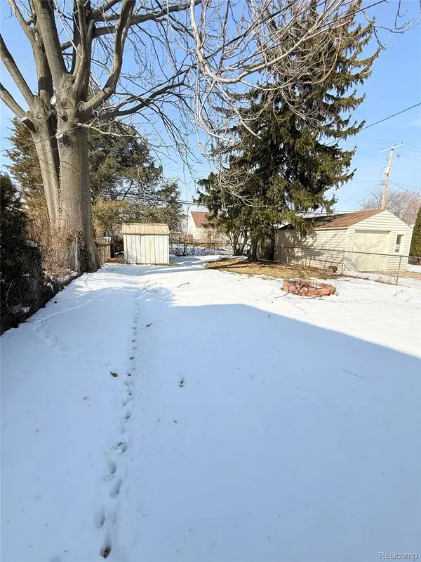 17633 Henry ST, Melvindale, MI 48122