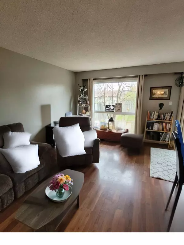 2 Bernick DR #9, Barrie, ON L4M 5K4