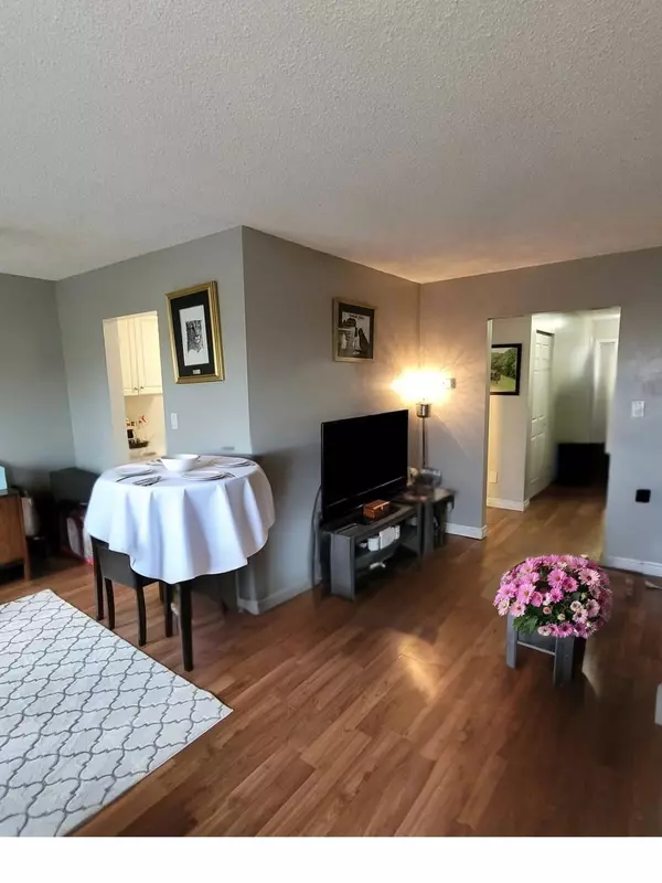 Barrie, ON L4M 5K4,2 Bernick DR #9