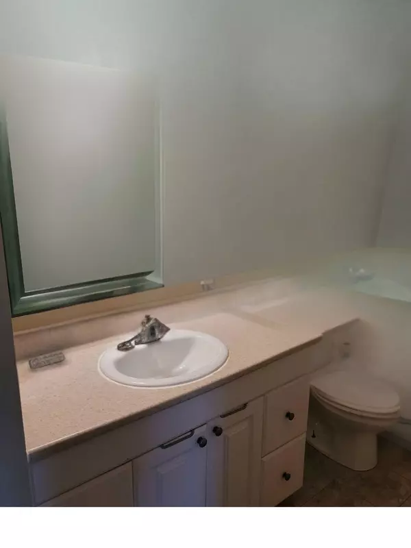 Barrie, ON L4M 5K4,2 Bernick DR #9