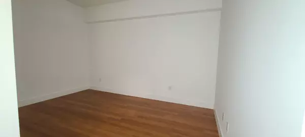 Brantford, ON N3T 2L3,1 Wellington ST #409