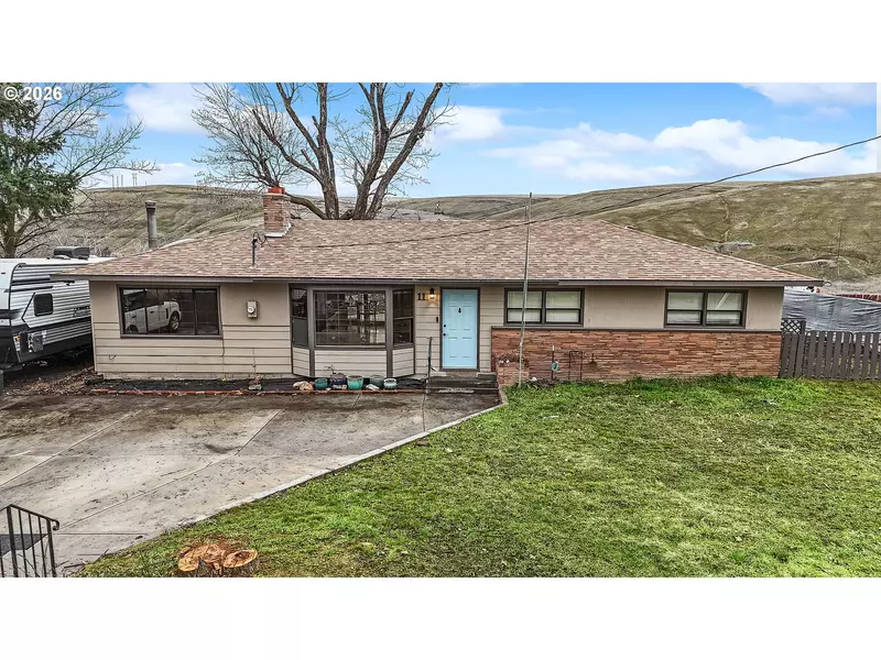 11 NE NELSON DR, Pendleton, OR 97801