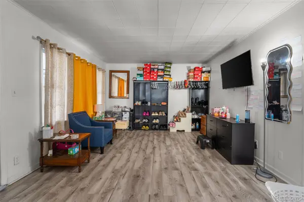 22355 Curie AVE, Warren, MI 48091