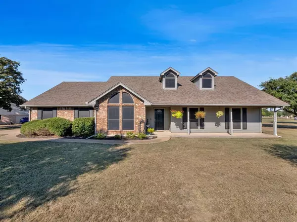 1020 Oak Hollow Lane, Seagoville, TX 75159