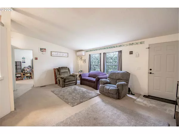 Creswell, OR 97426,700 N MILL ST #1