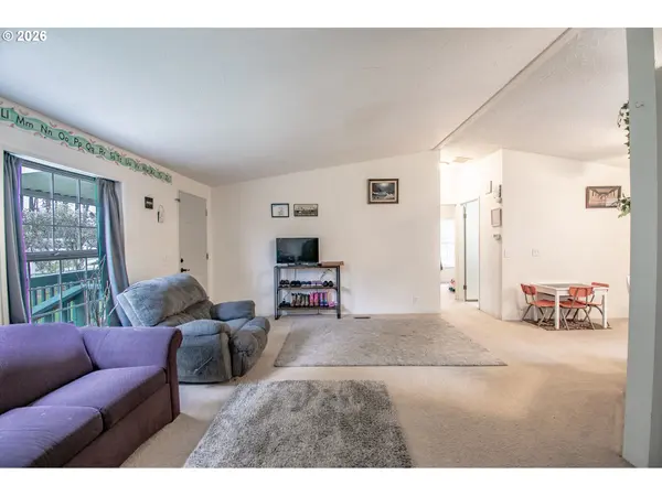 700 N MILL ST #1, Creswell, OR 97426