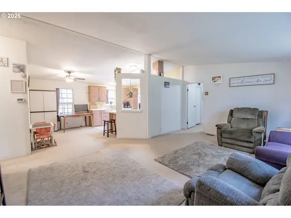 700 N MILL ST #1, Creswell, OR 97426