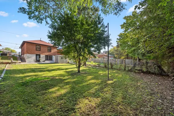 Toronto E09, ON M1K 4W3,27 Gully DR