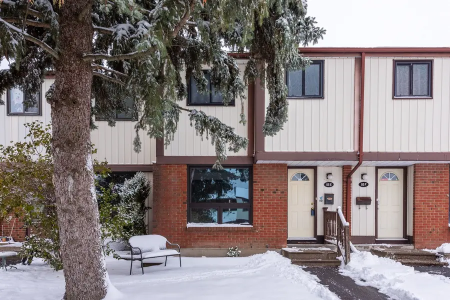 55E Foxfield DR, Barrhaven, ON K2J 1L7